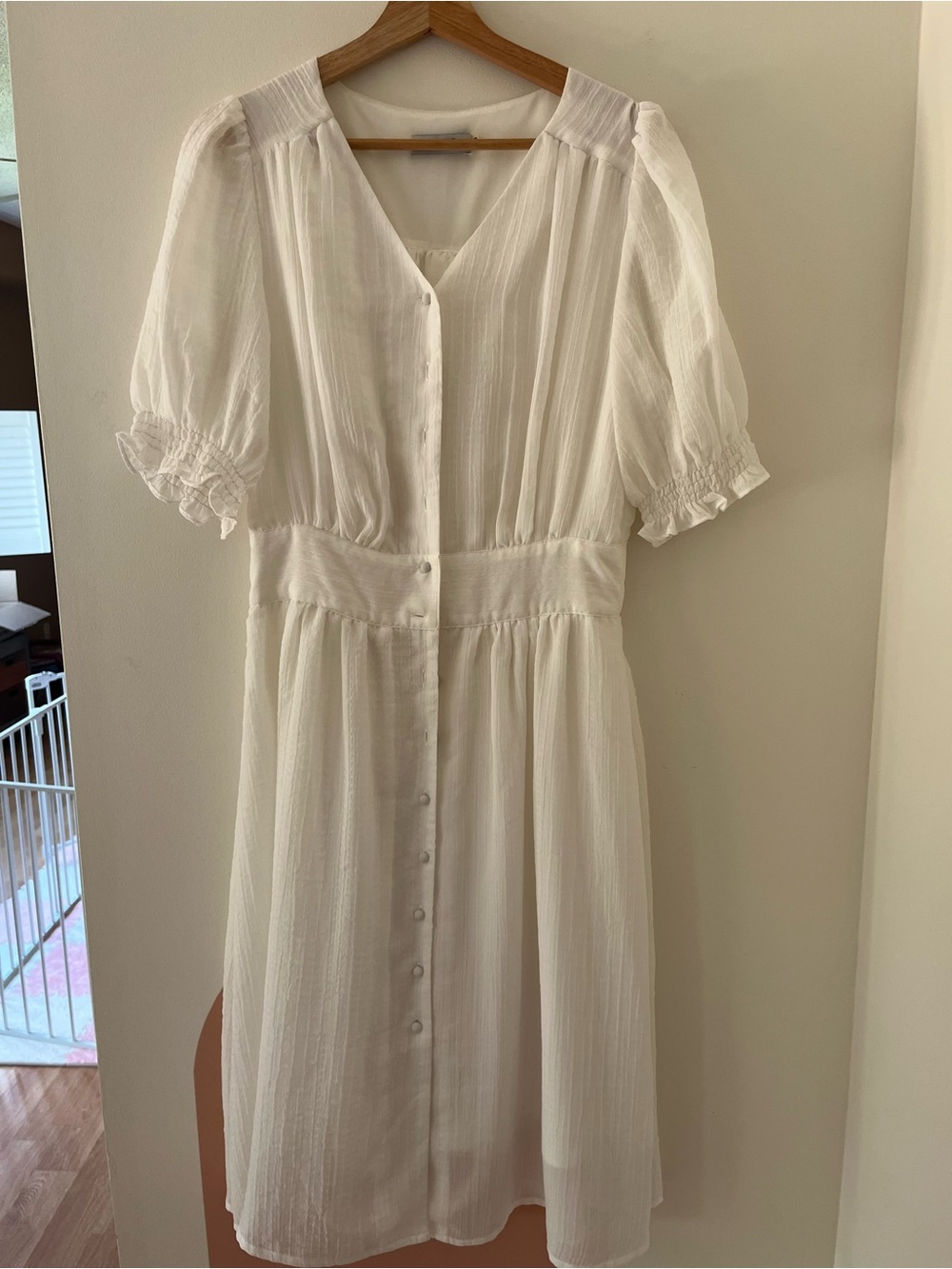 Skye white dress size Small. Long white dress buttoned and fully lined